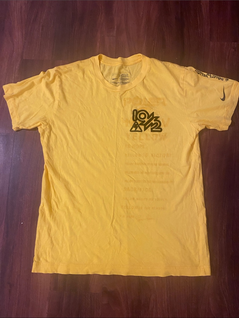 Nike Men’s Yellow Graphic Short Sleeve Crewneck Tee